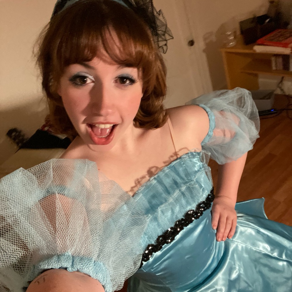 Meet your Posher, Ava
